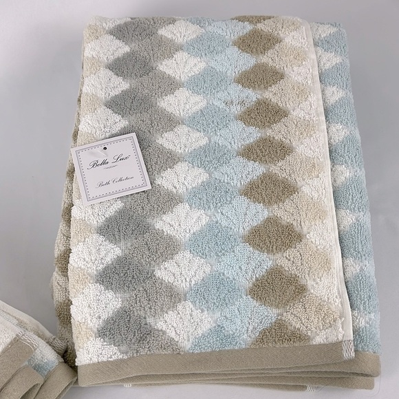 NWT Pair Bella Lux Bath Towels Geometric Flower Gray Taupe White Blue RN 138834 - Picture 2 of 9